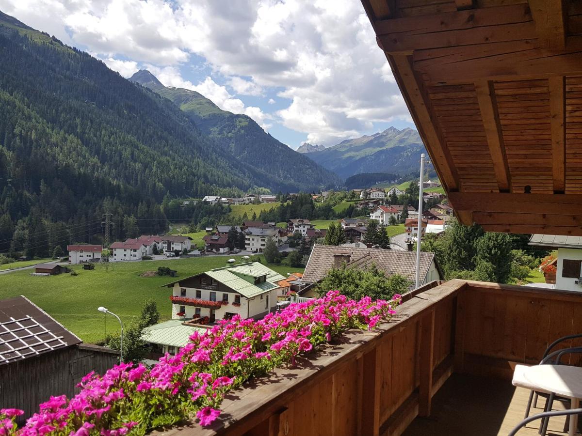Haus Christaldo Bed and Breakfast St Anton am Arlberg Eksteriør billede